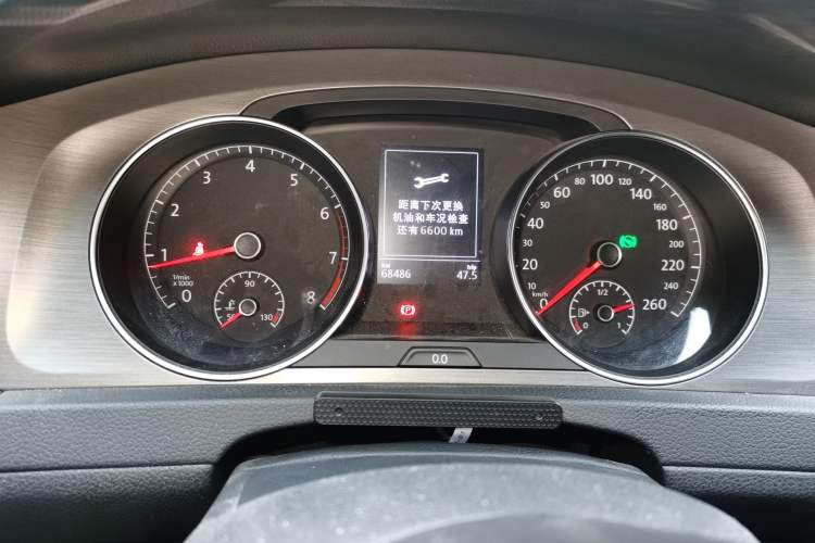 Used Volkswagen Golf 2015 1.4TSI Automatic Luxury Model
