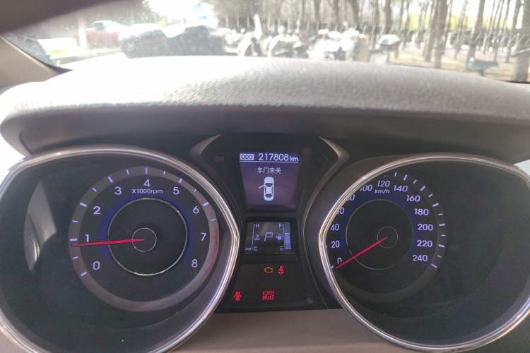 Used Hyundai Elantra (5th Generation / Langdong) 2012 1.8L Automatic Prestige Model Odometer Close Up