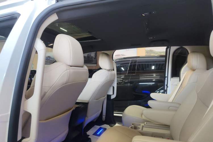 Used Toyota SIENNA 2023 2.5L Hybrid Luxury Edition Headliner