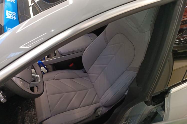 Used Nio ET5T 2025 75 kWh Touring Left Front Seat