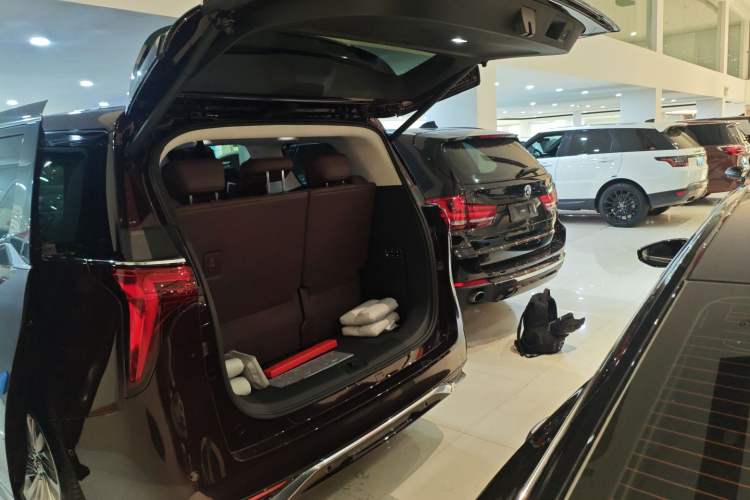 Used Buick Century 2025 2.0T Seven-Seater Yinshi Edition Trunk