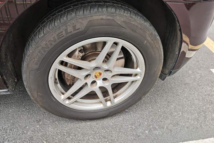 Used Porsche Macan 2014 Macan 2.0T Right Front Wheel Hub