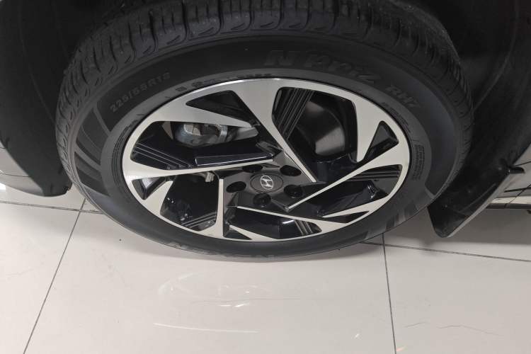 Used Hyundai Custo 2021 270TGDi Prestige LUX Left Front Wheel Hub