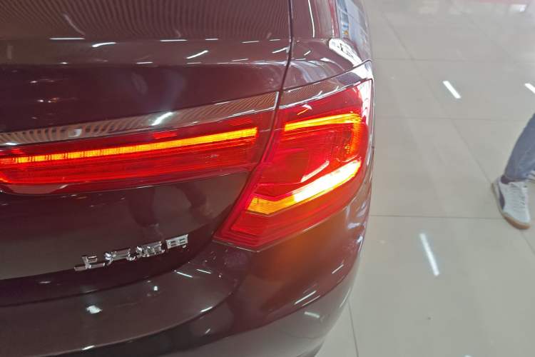 Used Buick LaCrosse 2018 28T Luxury Model Exterior 3