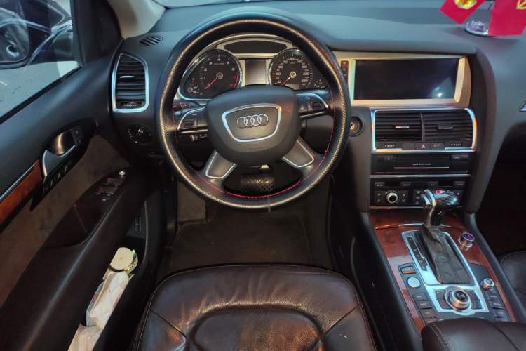 Used Audi Q7 2014 35 TFSI Ambition Edition Steering Wheel