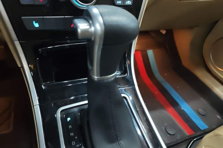 Used Haval H2 2016 Red Label 1.5T Automatic Two-Wheel Drive Elite Model Gear Lever