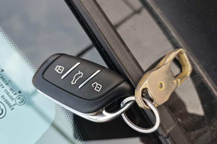 Used Roewe D7 2023 DMH 125km Superior Edition
