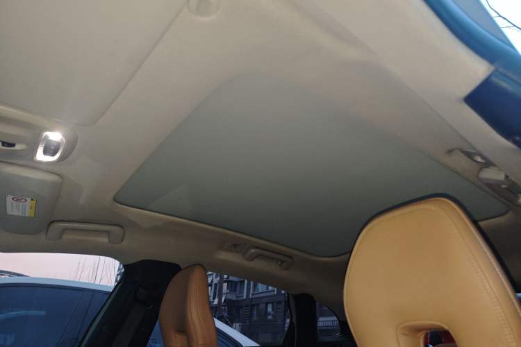 Used Volvo V40 2017 T3 Zhiyi Edition
