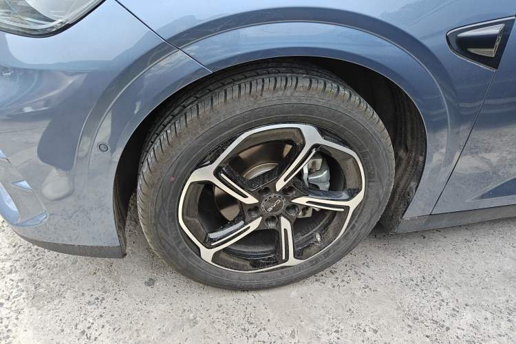 Used BYD Seal 06GT 2025 Intelligent Driving Version 605 Heatwave Edition Left Front Wheel Hub