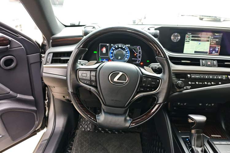 Used Lexus ES 2020 300h Premium Edition
