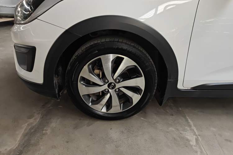 Used Kia KX Cross 2017 1.4L MT GLS
