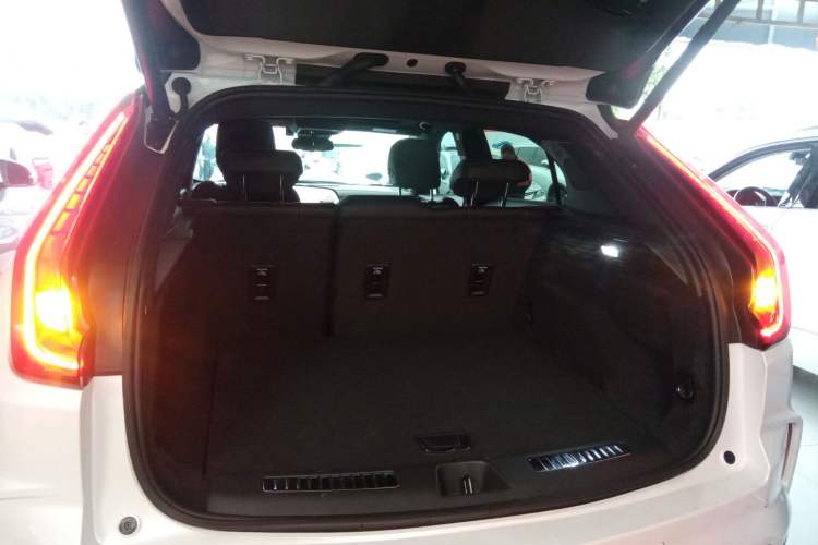 Used Cadillac XT4 2024 Facelift 28T Two-Wheel-Drive Luxury Version Trunk