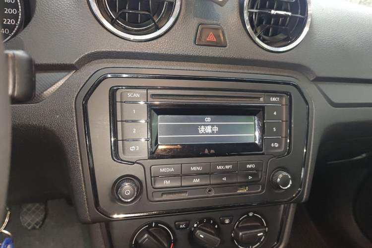 Used Volkswagen Jetta 2017 1.5L Manual Fashion Edition
