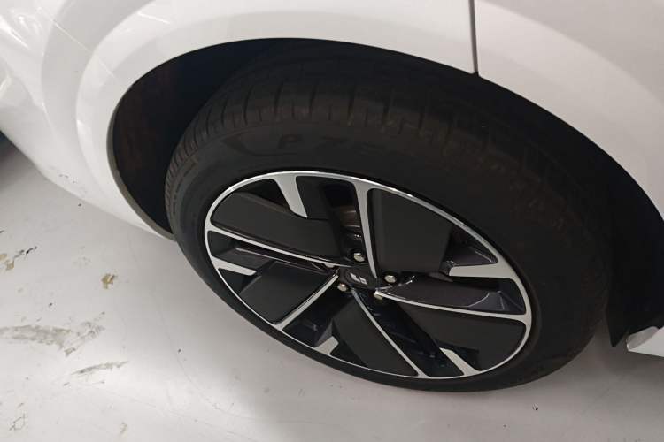 Used Li Auto L6 2025 Pro Smart Refresh Edition Exterior 5