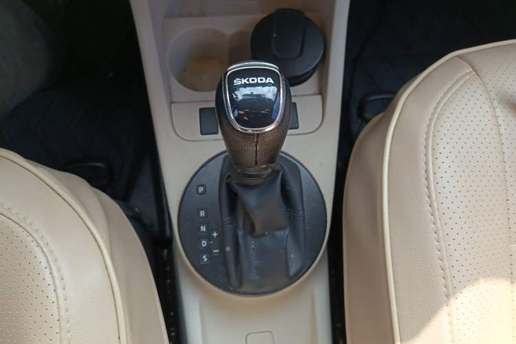 Used Skoda Fabia 2014 1.4L Automatic Crystal Edition Gear Lever
