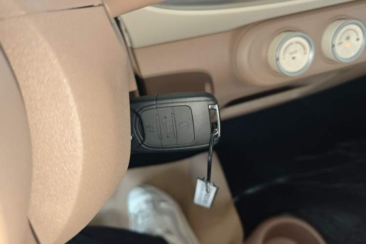 Used Wuling Hongguang MINIEV 2025 Four-Door Version Advanced Edition Vehicle Key