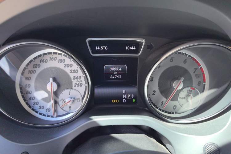 Used Mercedes-Benz CLA 2014 CLA 260 4MATIC Odometer Close Up