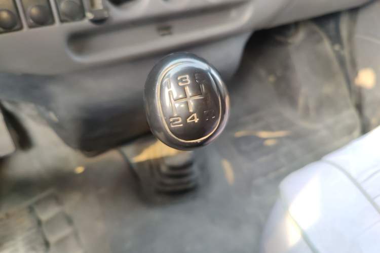 Used Ford Classic Transit 2013 2.8T Diesel Logistics Model with Short Wheelbase and Mid-Roof JX493ZLQ4
