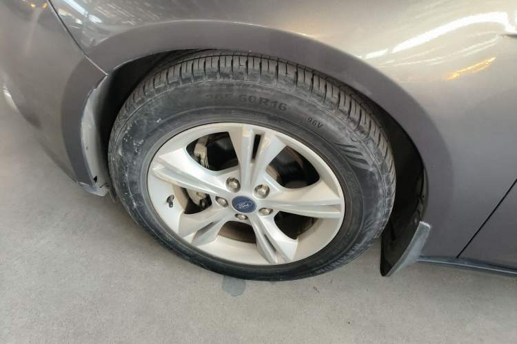 Used Ford Focus 2012 Sedan 1.6L Automatic Fashion Edition