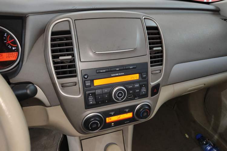 Used Nissan Sylphy 2018 Classic 1.6XE CVT Comfort Edition Center Console