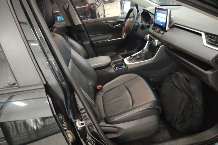 Used Toyota RAV4 2021 2.0L CVT Two-Wheel Drive Fashion Edition Right Front Seat