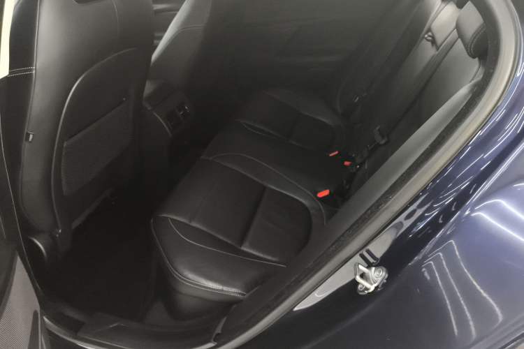 Used Jaguar XE 2017 2.0T 200 PS R-Sport