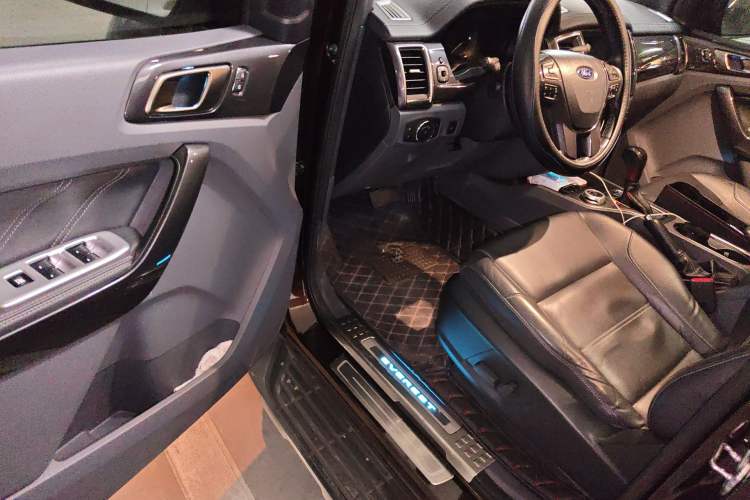 Used Ford Everest 2017 2.0T Gasoline Automatic 4x4 Luxury Edition 7 Seats