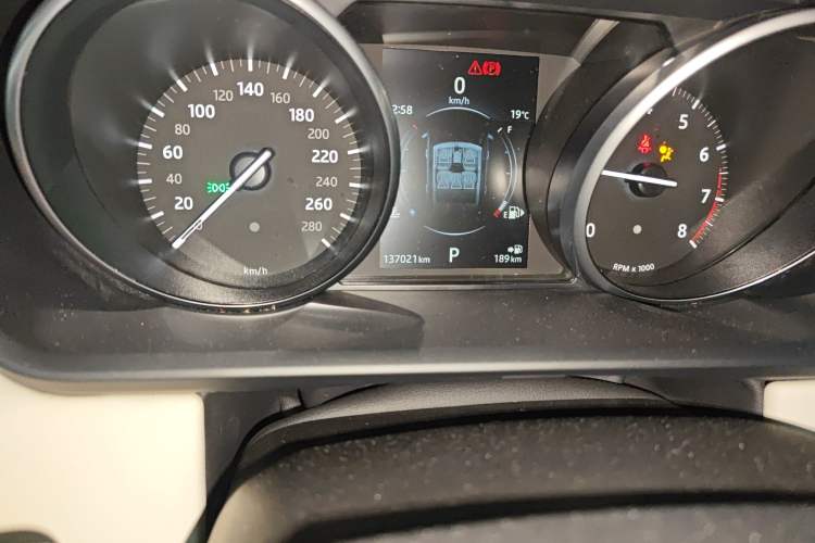 Used Land Rover Range Sport 2017 3.0 SC V6 HSE Odometer Close Up