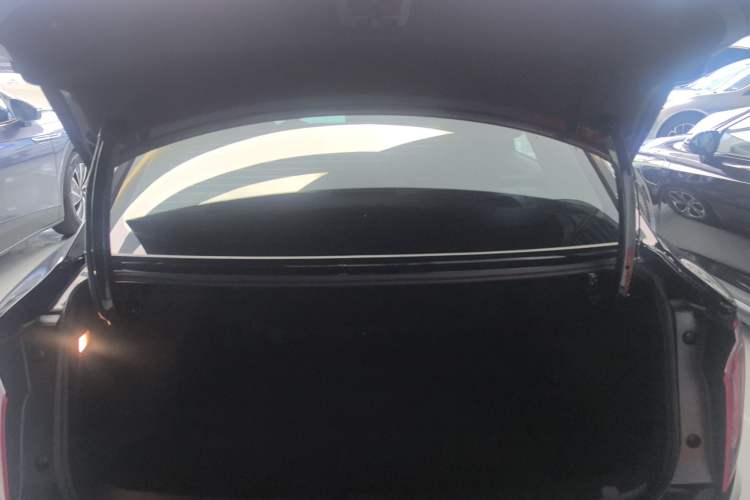 Used Hongqi E-QM5 2022 431 km Charge & Enjoy Edition