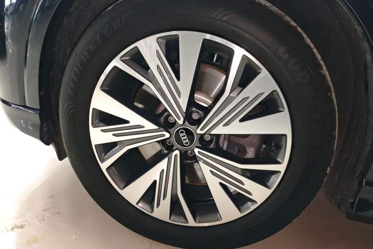 Used Audi Q4 e-tron 2024 40 e-tron Adventure Edition Left Front Wheel Hub