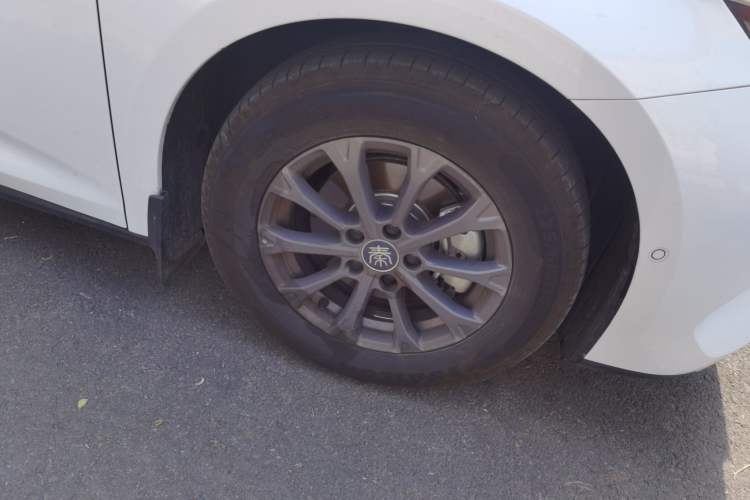 Used BYD Qin L 2025 DM-i Smart Drive 80KM Leading Model Right Front Wheel Hub