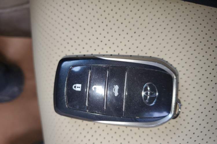 Used Toyota Camry 2015 Dual-Engine 2.5 HG Luxury Navigation Edition Interior 1