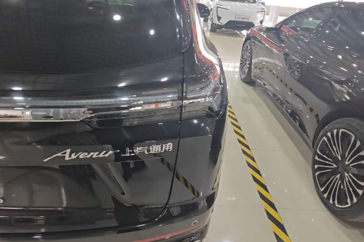 Used Buick Envision 2024 Encore Plus AWD Avenir
