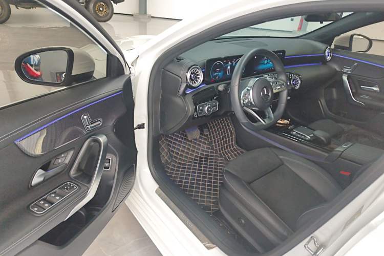 Used Mercedes-Benz A-Class 2022 Revised Version A 200 L Sport Sedan Fashionable Style Driver Seat