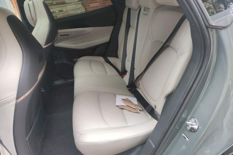 Used Lynk & Co 08 EM-P 2023 220km All-Wheel-Drive Performance Halo Left Rear Seat