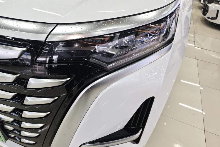 Used Denza D9 2024 DM-i 970 Luxury Model