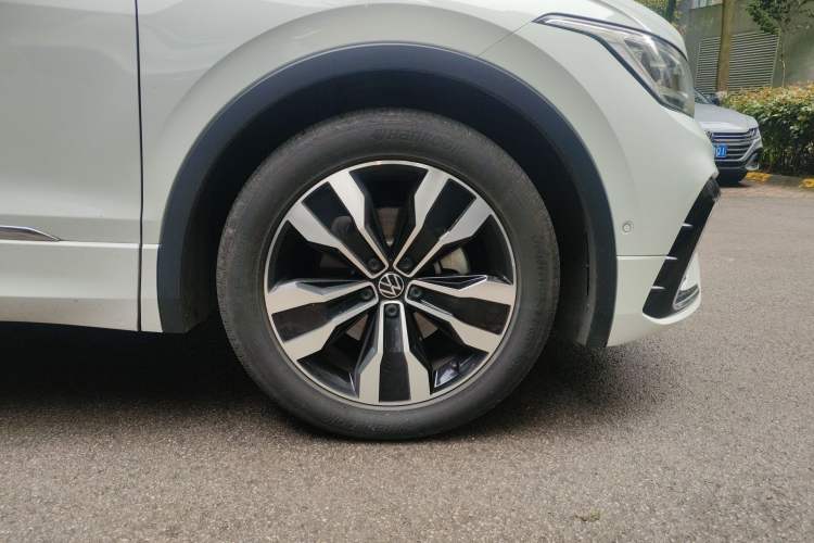 Used Volkswagen Tiguan L 2022 330TSI Automatic Two-Wheel Drive R-Line Enhanced Edition Right Front Wheel Hub