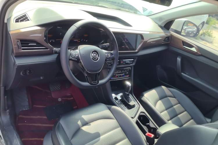 Used Volkswagen Tharu 2022 280TSI Two-Wheel-Drive Luxury Edition Center Console