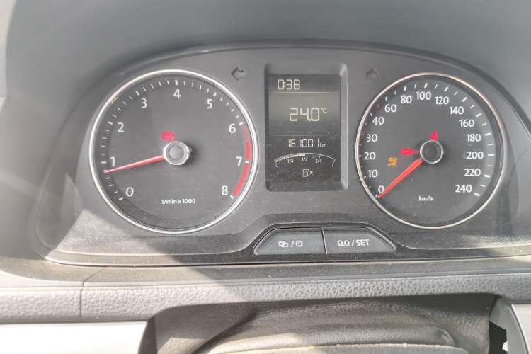 Used Volkswagen Lavida 2013 Restyled Classic 1.6L Manual Comfort Edition
