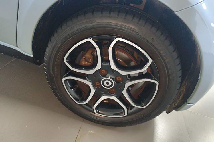 Used smart fortwo 2019 0.9T 66kW Hardtop Wind Power Edition China VI Right Front Wheel Hub