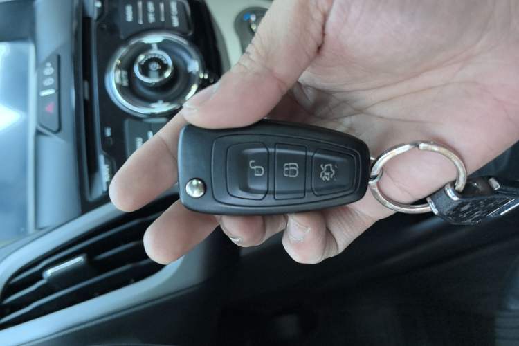 Used Ford Focus 2012 Sedan 1.6L Automatic Fashion Edition