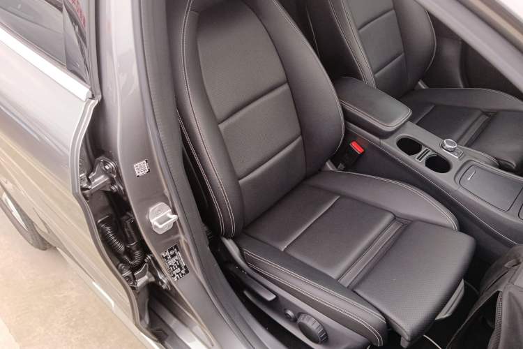 Used Mercedes-Benz GLA 2016 GLA 200 Fashion Model Right Front Seat