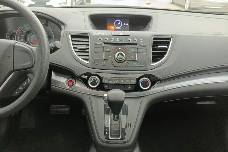 Used Honda CR-V 2015 2.0L two-wheel drive Fashion Edition Audio And AC Panel