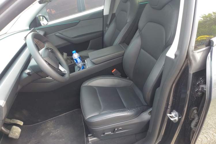 Used Tesla Model Y 2025 Rear-Wheel-Drive Version Left Front Seat