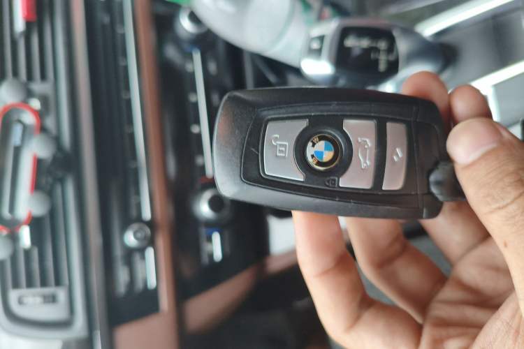 Used BMW 5 Series 2017 525Li Leading Model
