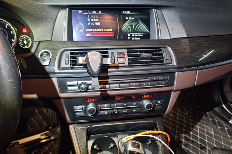 Used BMW 5 Series 2017 525Li Luxury Design Package Audio And AC Panel