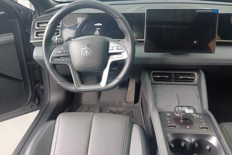 Used BYD Qin L 2025 DM-i Smart Drive 120KM Superior Model
