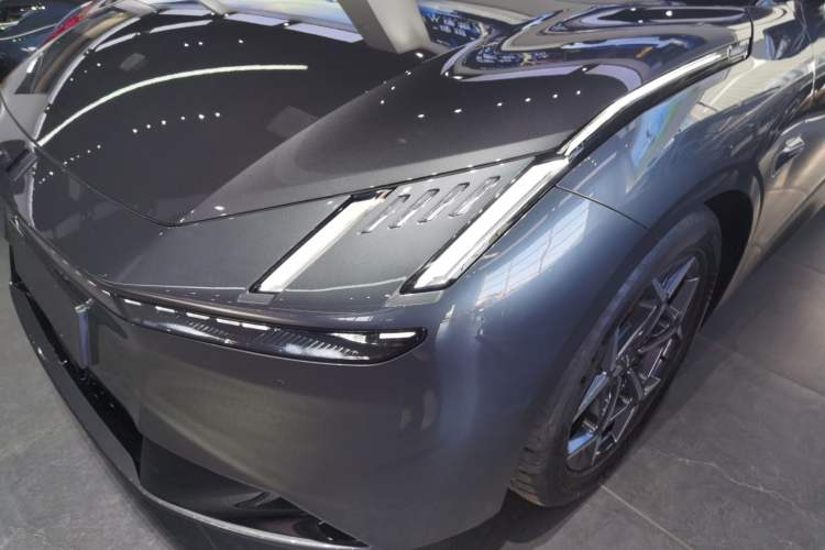 Used Lynk & Co Z10 2025 95 kWh 766 km Range Rear-Wheel Drive Max
