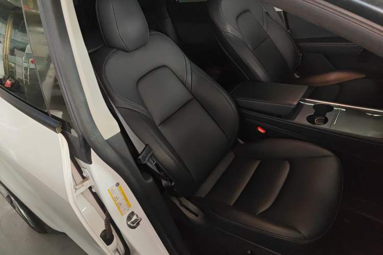 Used Tesla Model Y 2021 Standard Range Rear-Wheel Drive Version Right Front Seat