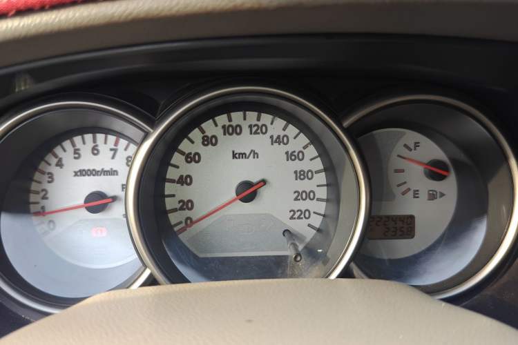 Used Nissan Livina 2010 Jingyue Edition 1.6L Manual All-Around Model Instrument Cluster
